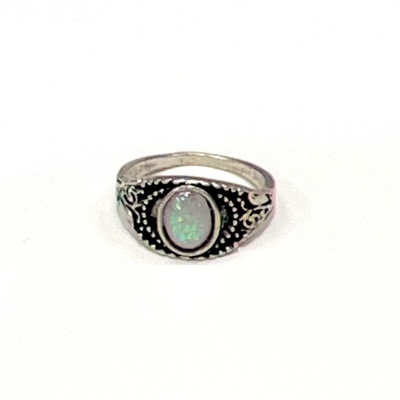 RAF ROSSI GOLD PLATED Jewelry - Vintage Like Ivory Faux Stone Silver plated Ring Size 7.5
** Fashion jewelry ***